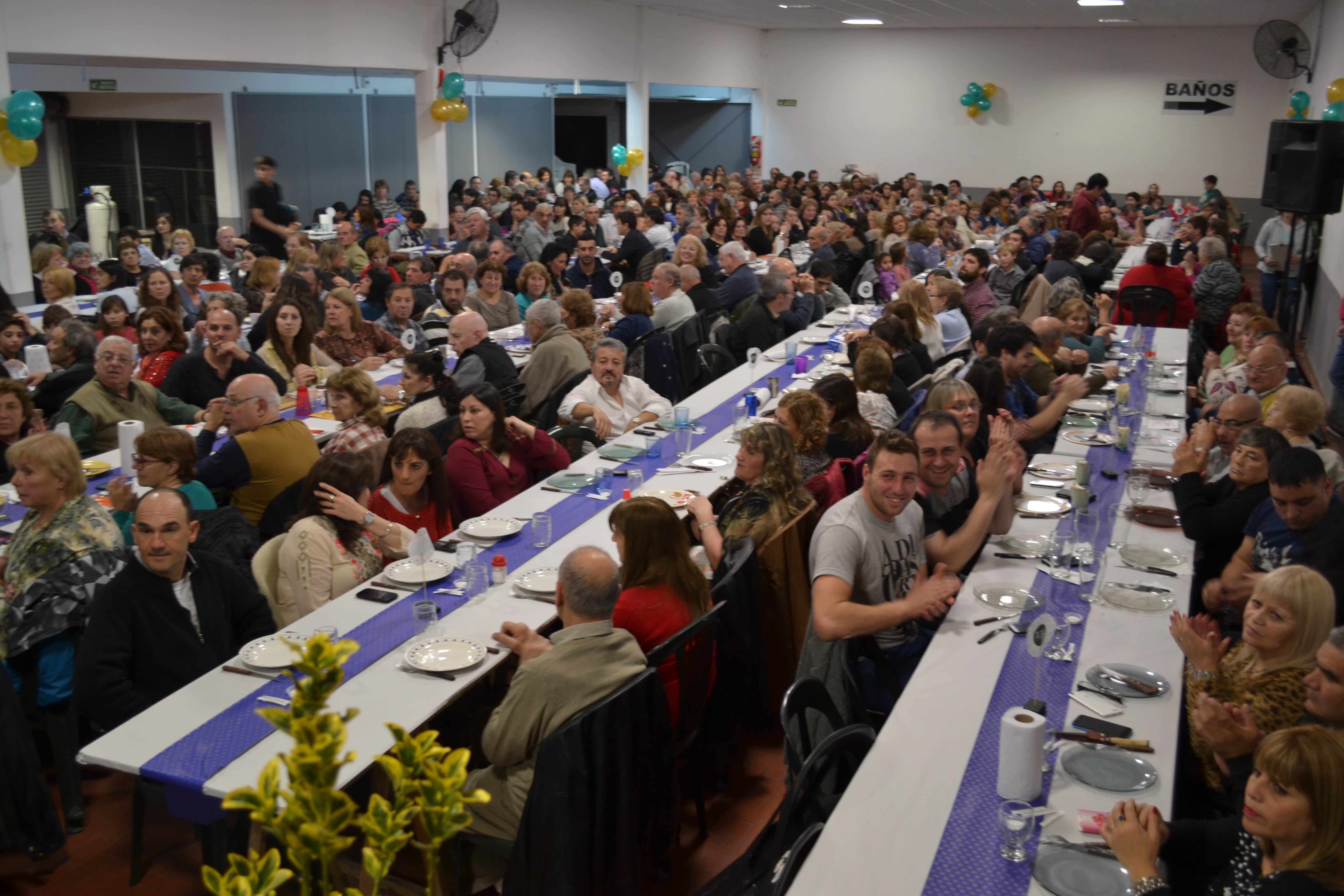 Cena aniversario de Saladillo, organizada por el Centro de Estudiantes Universitarios de Saladillo (CEUS) en la Rural.-