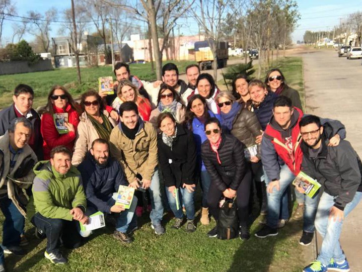 Los pre candidatos de Cambiemos recorrieron el Barrio Esperanza.-
