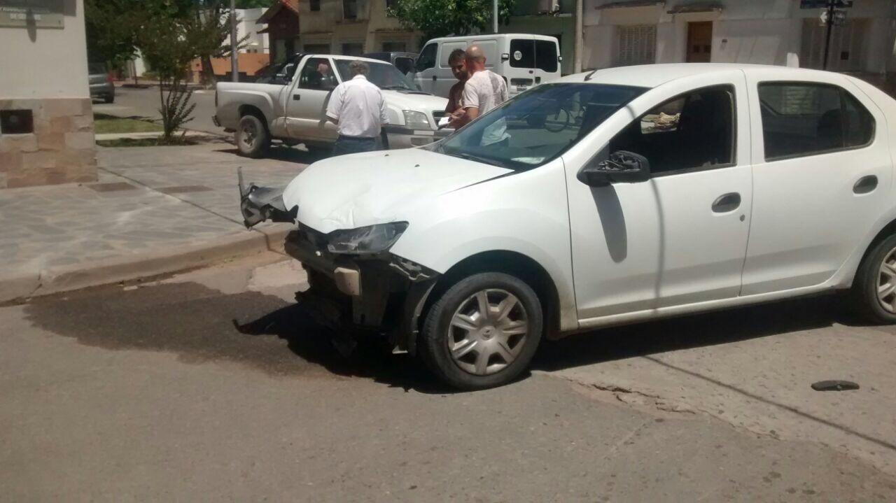 Choque en Almafuerte y 12 de Octubre.-