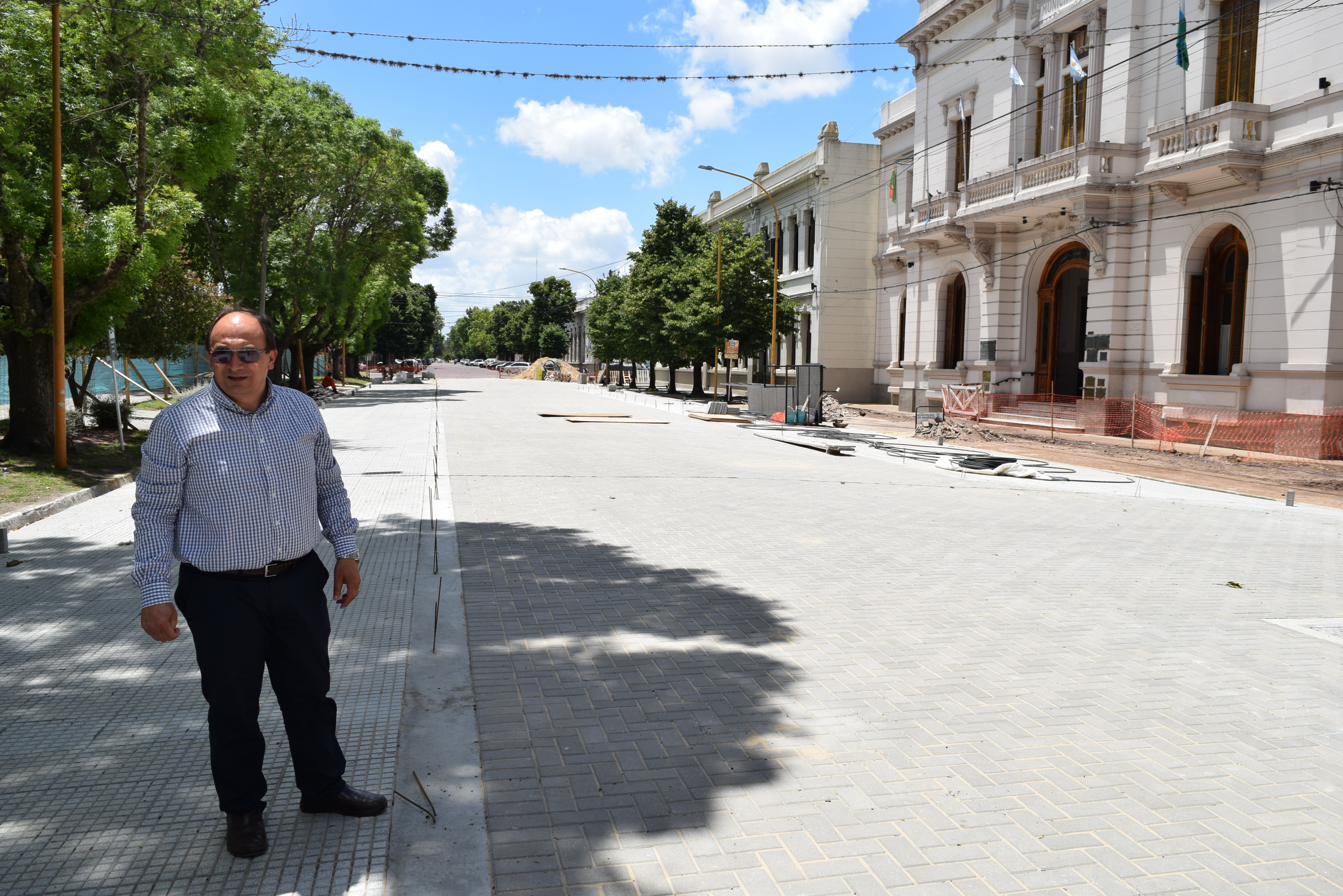Salomón observó los trabajos en el centro de Saladillo.-