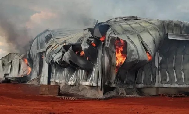 Corrientes | Incendio en Playadito: aseguran que se quemaron 2,8 millones de kilos de yerba mate.-
