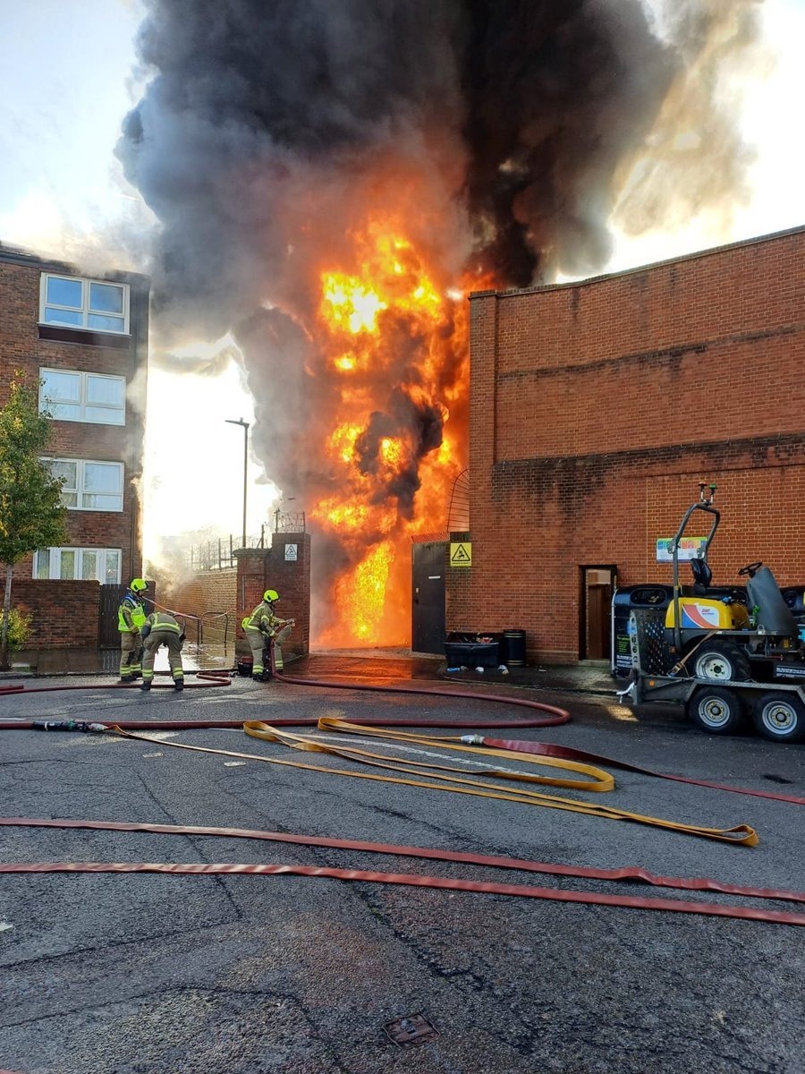 Incendio en subestación eléctrica de Londres tras apagón en España.-