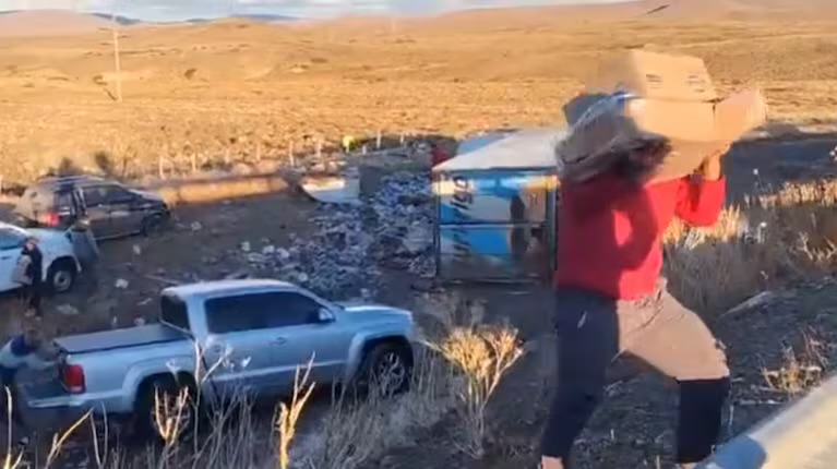 Chubut | Un camionero murió tras un siniestro vial y los vecinos le saquearon los alimentos.-