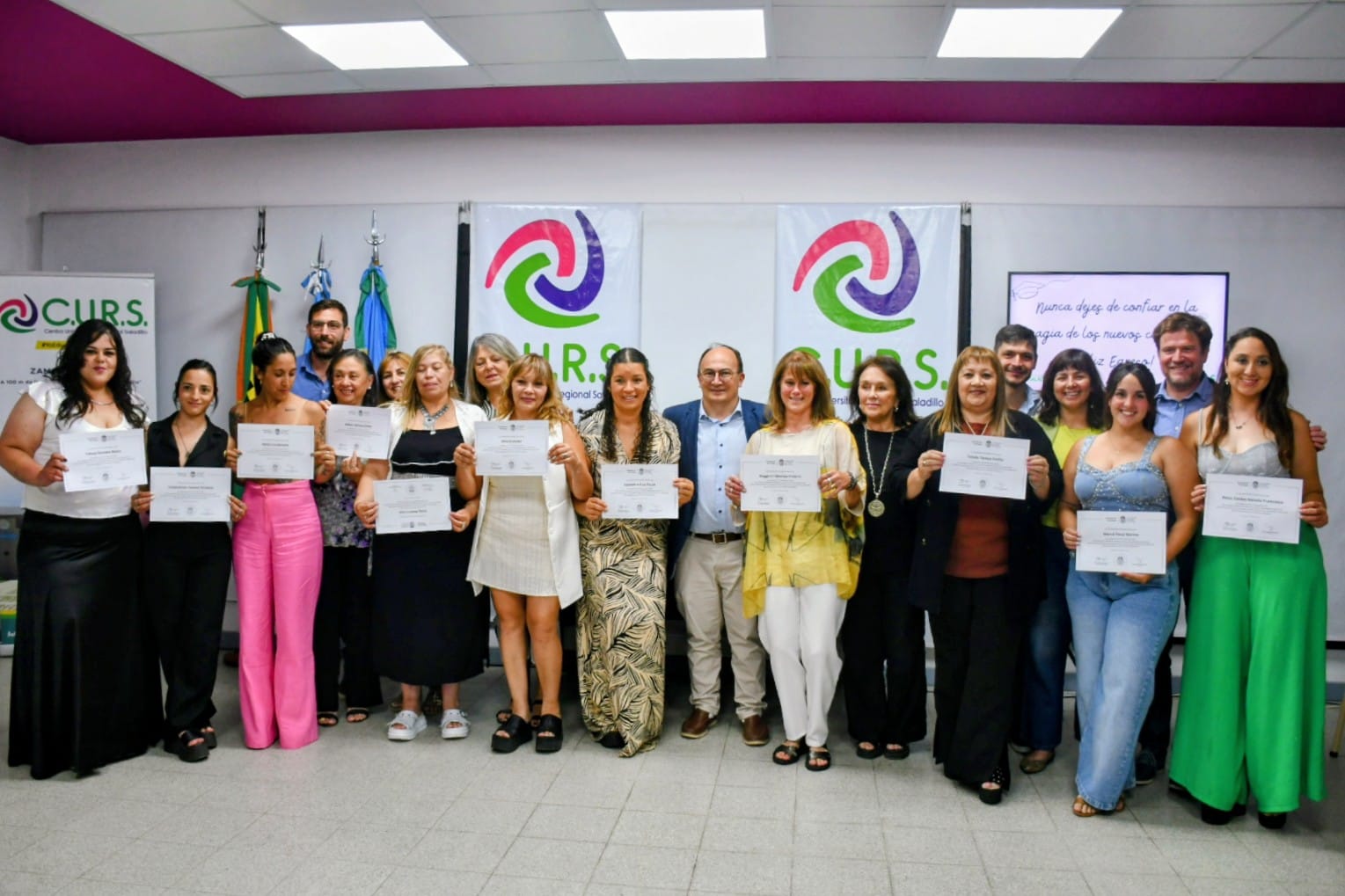 Emotiva entrega de diplomas a las nuevas egresadas de Acompañamiento ...