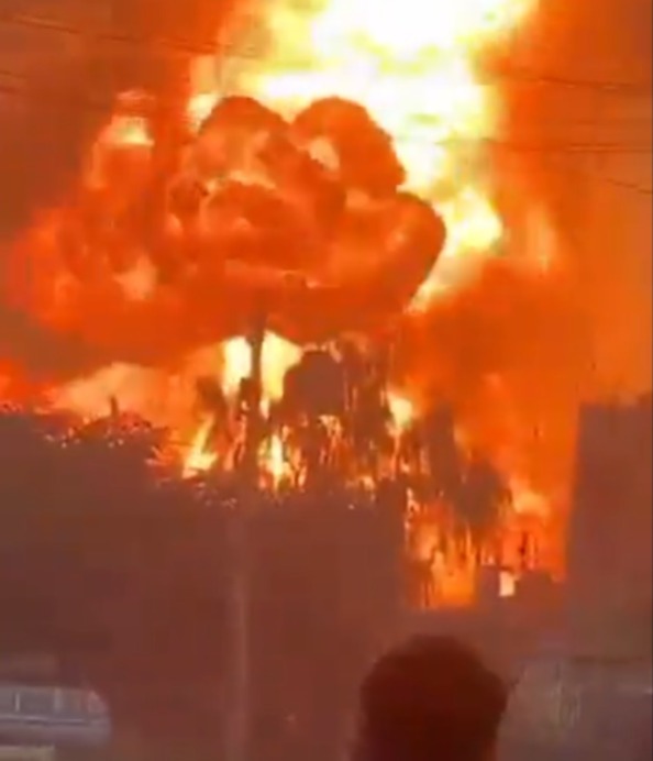 Merlo | Explosión e incendio en depósito de garrafas.-