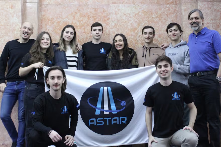 Artemis II: el viaje de la NASA a la Luna transportará un microsatélite desarrollado por estudiantes argentinos.-