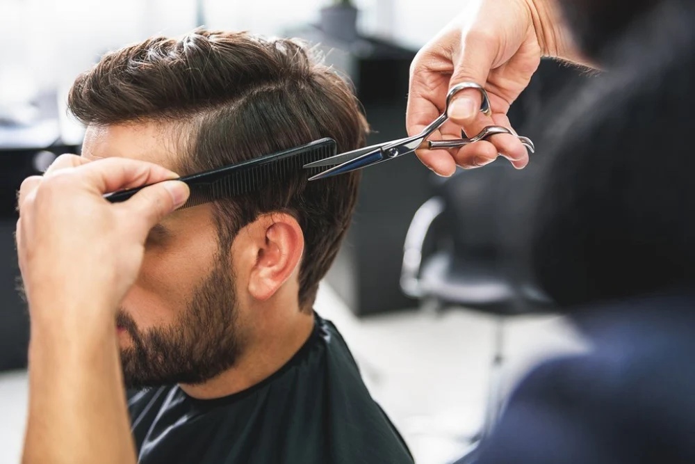 Entre Ríos | Despidieron a un empleado municipal tras descubrir que faltaba al trabajo para atender una peluquería.-