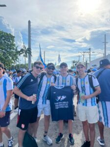 El veterano de Malvinas Guillermo Ni Colo: "Es un partido de fútbol, quiero que gane Argentina".-