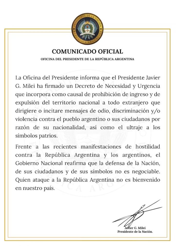 Campaña antiargentina | Milei habilitó por decreto la expulsión de extranjeros que agravien al país o a sus ciudadanos.-