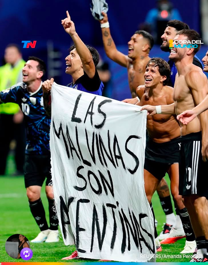 Argentina le ganó a Inglaterra en el Mundial y celebró el pase a la final con una bandera por las Malvinas