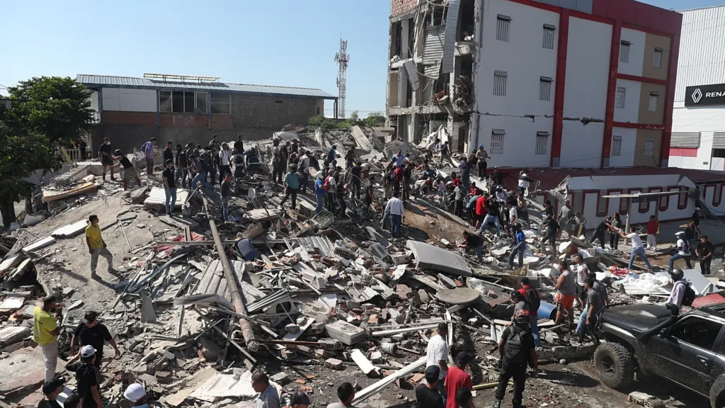 Colombia | Un terremoto de magnitud 7,4 sacudió gran parte del país y dejó daños materiales.-