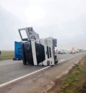 Ruta Nacional 3 | Volcó un camión a la altura del km 181 y el tránsito permanece restringido.-