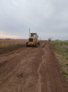 Realizaron trabajos en caminos de la zona de Álvarez de Toledo.-