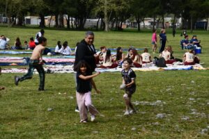 Pic nic en el Parque Francisco Emparanza.-