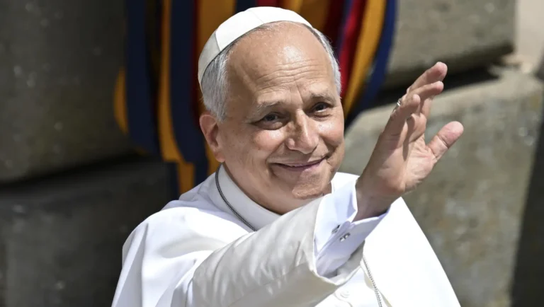 Vaticano | El papa León XIV recibió el alta tras ser operado.-