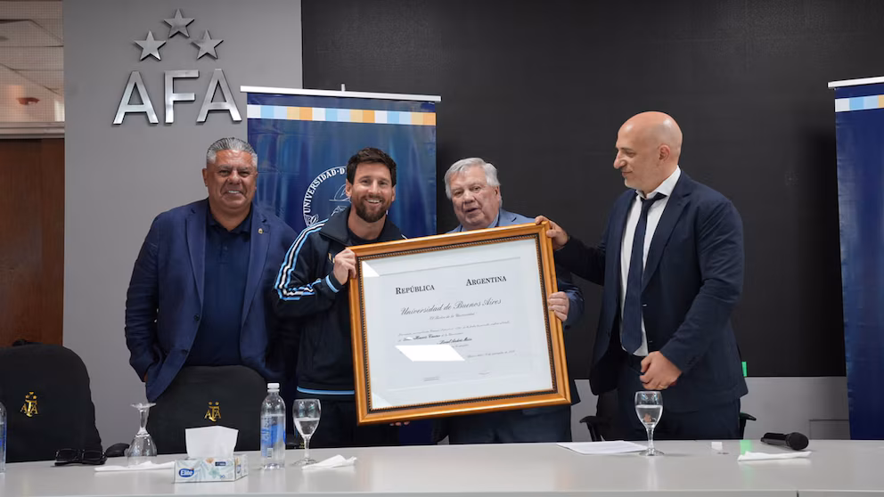 Lionel Messi recibió el doctorado Honoris Causa de la Universidad de Buenos Aires: “Es un orgullo”.-