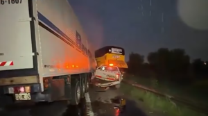 Campana | Un choque entre un micro, una camioneta y un camión provocó demoras en la Ruta 9.-